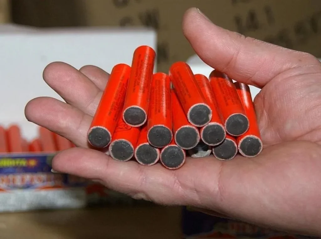 Μενίδι: Κροτίδα έσκασε στα χέρια 14χρονου – Τραυματίστηκε σοβαρά