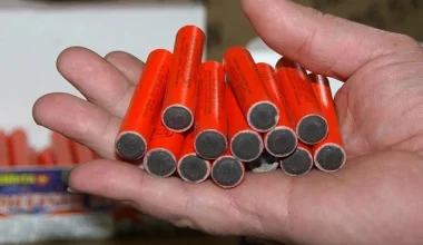 Μενίδι: Κροτίδα έσκασε στα χέρια 14χρονου – Τραυματίστηκε σοβαρά