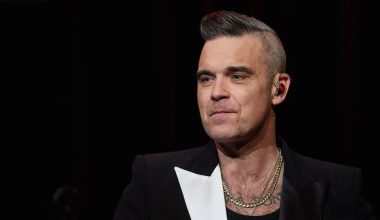 Ο Ρόμπι Γουίλιαμς ζητά την απαγόρευση των social media για τα παιδιά κάτω των 15 (βίντεο)