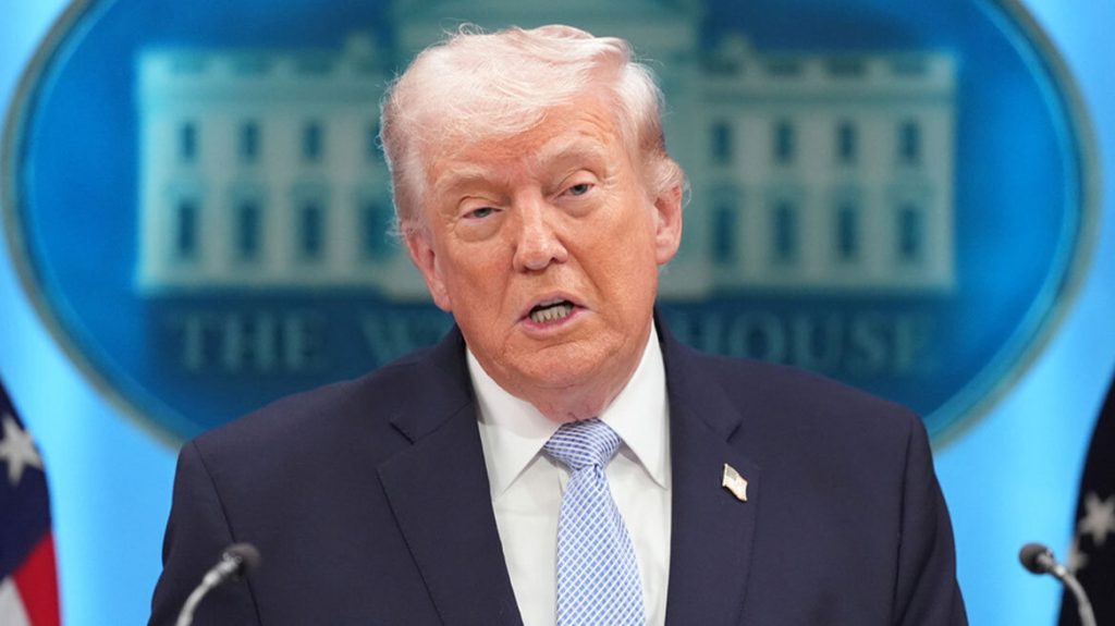 Ν.Τραμπ: «Δεν με ενδιαφέρει αν επιστρέψουν στις συνομιλίες οι Ιρανοί»