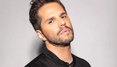 Γ.Τσαλίκης: Δείτε τον να τραγουδάει «Το Βουνό» πρώτη φορά μαζί με τον αδελφό του (βίντεο)