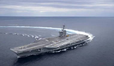 Το αεροπλανοφόρο «USS Αbraham Lincoln» εισήλθε στον Κόλπο του Ομάν: Βρίσκεται 200 χλμ. νότια των ιρανικών ακτών