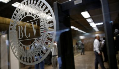 ΗΠΑ: Ανακοίνωσε άρση των κυρώσεων που είχαν επιβληθεί στην κεντρική τράπεζα της Βενεζουέλας