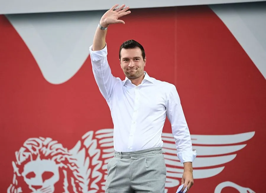 Οργή  Μπαρντελά  για τη μαζική νομιμοποίηση 500.000 παράνομων μεταναστών στην Ισπανία – «Κλείστε τα σύνορα τώρα»