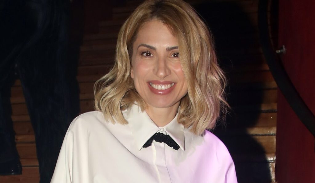 Μαρία Ηλιάκη: Την κουτσούλισε πουλί… την ώρα που έδινε συνέντευξη (βίντεο)