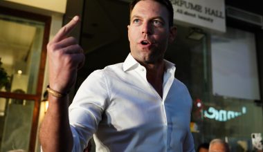 Σ.Κασσελάκης για Μ.Λαζαρίδη: «Πόσα ψέματα ακόμη;» – «Λέει ότι αποφοίτησε το 1992 – Το ίδρυμα ιδρύθηκε το 1991»