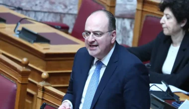 Μ.Λαζαρίδης: Έδειξε το πτυχίο του σε ζωντανή εκπομπή – «Ολοκλήρωσα τις σπουδές μου το 1992» (φώτο)