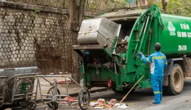 Ισραήλ: Μετέφεραν 68 παράνομους μετανάστες από την Παλαιστίνη μέσα σε… απορριμματοφόρο (βίντεο)