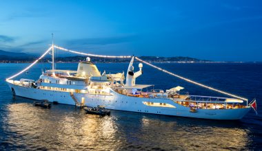 Στο «σφυρί» ξανά η ιστορική θαλαμηγός «Christina O»: Η τιμή έκπληξη για το πολυτελές γιοτ του Αριστοτέλη Ωνάση