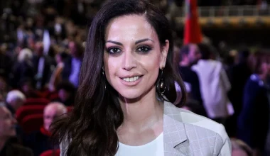 Ρ.Χρηστίδου: «Βροχή» αντιδράσεων στην ανάρτησή της για το αρνί του Κ.Μπακογιάννη – «Κάτσε εσύ να φας φασόλια»