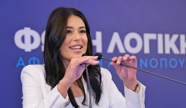 Α.Λατινοπούλου: Μιμήθηκε τη Ζ.Κωνσταντοπούλου – «Τι κάνετε; -Θα σας καταγγείλω – πείτε μου το όνομά σας» (βίντεο)