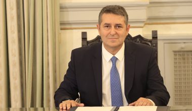 Λιποθύμησε μετά από αδιαθεσία μέσα στο Μαξίμου ο Γιώργος Μυλωνάκης