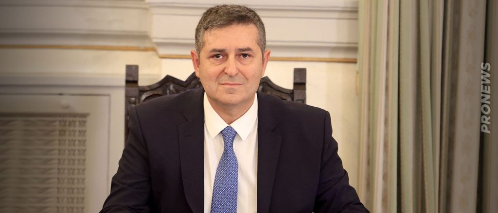 Λιποθύμησε μετά από αδιαθεσία μέσα στο Μαξίμου ο υφυπουργός παρά τω πρωθυπουργώ Γιώργος Μυλωνάκης!