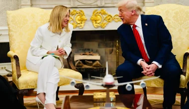 Τ.Μελόνι κατά Ν.Τραμπ για Ιράν: «Μόνο ένα έθνος έχει κάνει χρήση πυρηνικών όπλων και αυτό είναι οι ΗΠΑ»