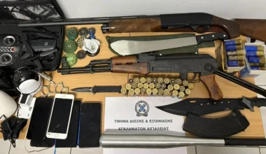 Αίγιο: Καλάσνικοφ και μαχαίρια εντοπίστηκαν στα σπίτια των συλληφθέντων για την επίθεση στην καφετέρια