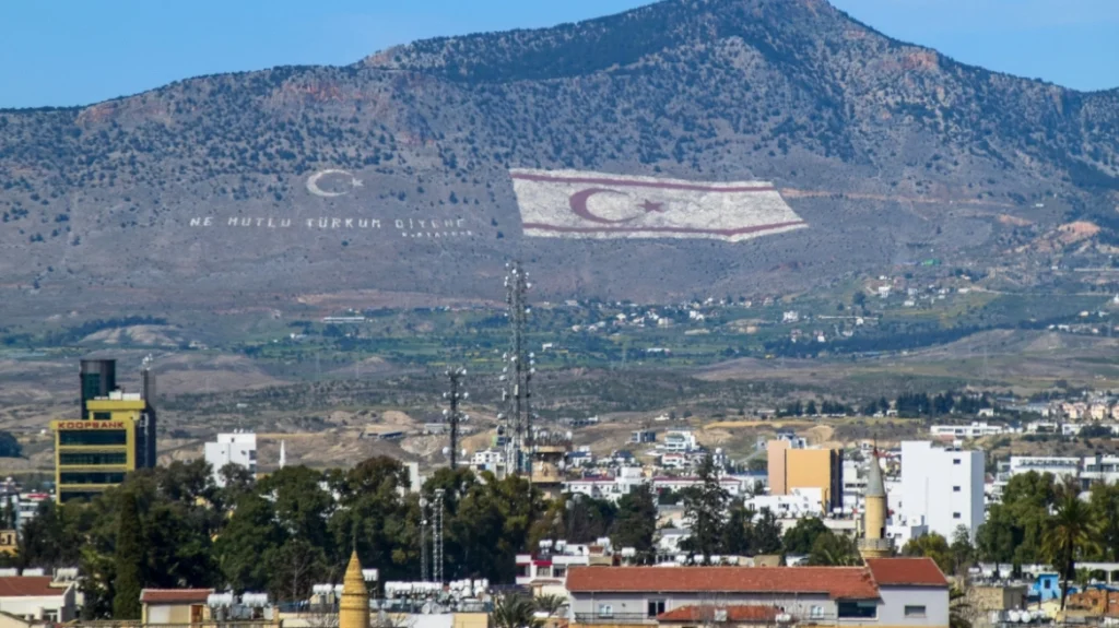 Κύπρος: Τουρκοκυπριακό προσωπικό ασφαλείας μπήκε στην νεκρή ζώνη χωρίς άδεια – Μαζί και 15 άρματα μάχης