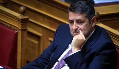 Κρίσιμα τα επόμενα 24ωρα για τον Γιώργο Μυλωνάκη: Κορυφώνεται η αγωνία για τον υφυπουργό παρά τω πρωθυπουργώ