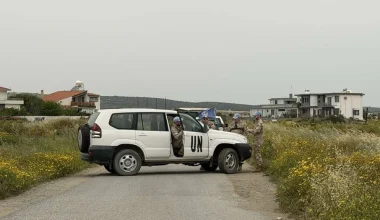 Κύπρος: Συνεχίζονται οι παραβιάσεις στη Νεκρή Ζώνη – Ύψωσαν τουρκική σημαία (βίντεο)