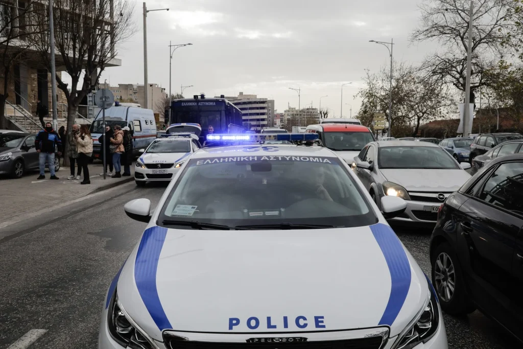 Συνελήφθη καταζητούμενος για απόπειρα δολοφονίας στην Πάτρα – Ο συνεργός του παραδόθηκε αυτοβούλως