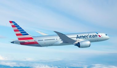 Παρ’ ολίγον σύγκρουση αεροσκάφους της American Airlines με φορτηγό σε αεροδρόμιο των ΗΠΑ