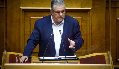 Δ.Κουτσούμπας κατά Κ.Μητσοτάκη: «Αποτελεί τεράστιο θράσος να εμφανίζεστε ως παρατηρητής των εξελίξεων»