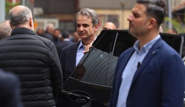 Ο Κ.Μητσοτάκης επισκέφθηκε για τρίτη φορά τον Γ.Μυλωνάκη στον «Ευαγγελισμό»