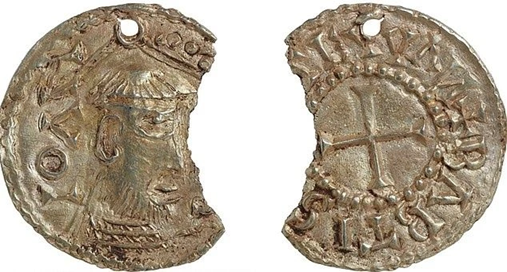 Σπουδαία ανακάλυψη στη Βρετανία: Βρέθηκε χρυσό νόμισμα 1.200 ετών συνδέει τους Βίκινγκς με τον Ιησού Χριστό (φώτο)