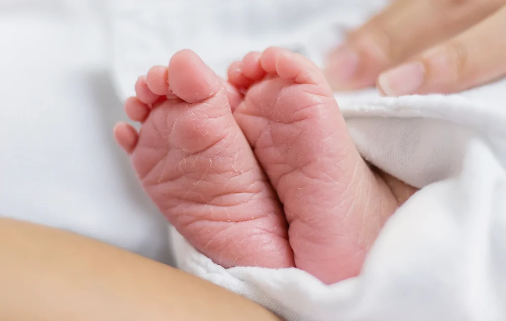 Βρετανία: 35χρονος πατέρας δολοφόνησε την μόλις 5 μηνών κόρη του – Καταδικάστηκε σε ισόβια κάθειρξη