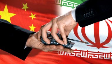 Κίνα: «Ουδέποτε είχαμε επικοινωνία και συμφωνία με τις ΗΠΑ να μην προμηθεύουμε όπλα το Ιράν»