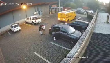 Τρομακτικό βίντεο: Οδηγός θωρακισμένου φορτηγού πατάει δύο γυναίκες στην Χιλή