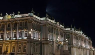 Ρωσία: «Διαστημική μέδουσα» εθεάθη στον ουρανό της Πετρούπολης – Πού οφείλεται το φαινόμενο (βίντεο)