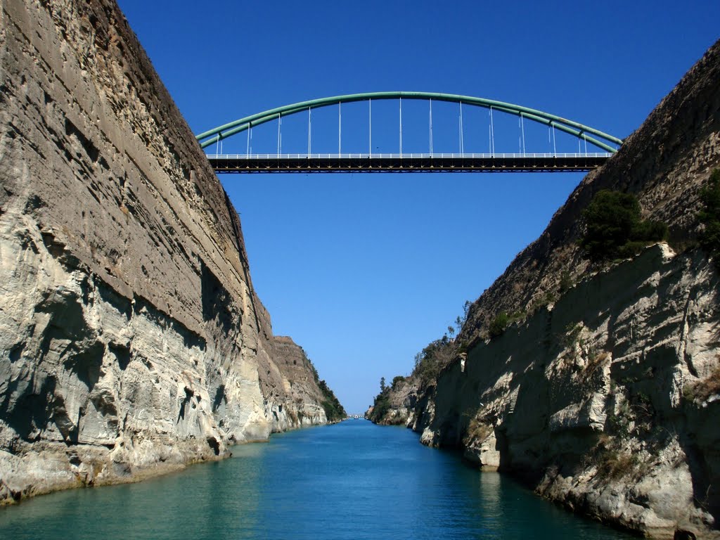 Σορός 17χρονης κοπέλας εντοπίστηκε να επιπλέει στη Διώρυγα της Κορίνθου (upd)