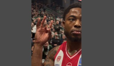 Πρόστιμο και αποκλεισμός τριών αγωνιστικών στον Ταϊρίκ Τζόουνς: Δεν έκανε τελικά το W αλλά την γνωστή χειρονομία