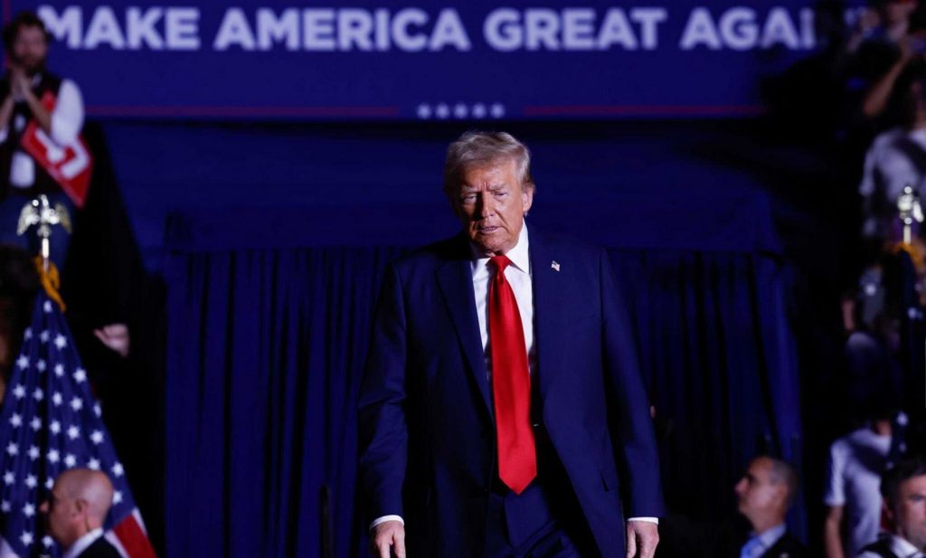 Politico: Ο Ν.Τραμπ «έτοιμος» να κάνει παραχωρήσεις στο Ιράν – «Θέλει απεγνωσμένα να τερματιστεί η σύγκρουση»