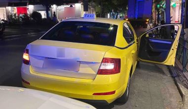 Αστυνομικοί «τσάκωσαν» στο λιμάνι του Πειραιά οδηγό ταξί να έχει πλαστή άδεια