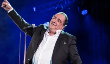 Ε.Ντίσιου για Β.Καρρά: «Ήταν σαν πατέρας για εμένα – Με στήριξε οικονομικά όταν σταμάτησα το τραγούδι»