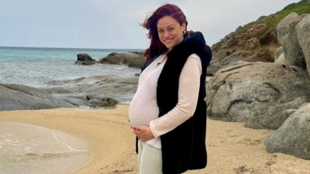 Μπάγια Αντωνοπούλου: Η ανάρτηση της δημοσιογράφου με φουσκωμένη κοιλίτσα – «Δεν υπάρχει τίποτα πέρα από την αγάπη»