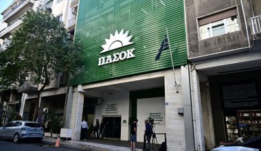 ΠΑΣΟΚ: «Η παραίτηση Μ.Λαζαρίδη δείχνει το πόσο αδύναμος είναι ο πρωθυπουργός»