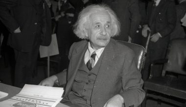 Σαν σήμερα το 1955 «έφυγε» ο Α.Αϊνστάιν: Ο γιατρός που έκλεψε τον εγκέφαλό του για να τον «μελετήσει»