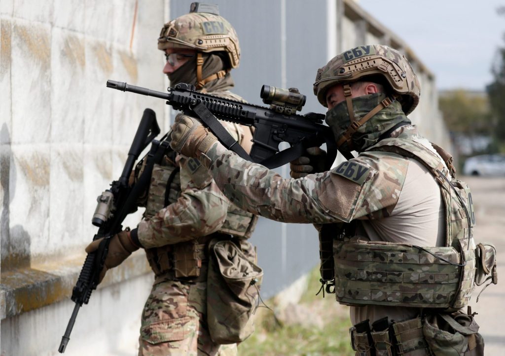 Ρωσικό Geran-2 έπεσε σαν αστραπή σε κτήριο της SBU στο Τσέρνιχοφ: Δεν έμεινε τίποτα στο πέρασμά του – Δείτε βίντεο