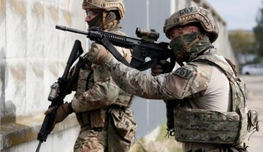 Ρωσικό Geran-2 έπεσε σαν αστραπή σε κτήριο της SBU στο Τσέρνιχοφ: Δεν έμεινε τίποτα στο πέρασμά του – Δείτε βίντεο