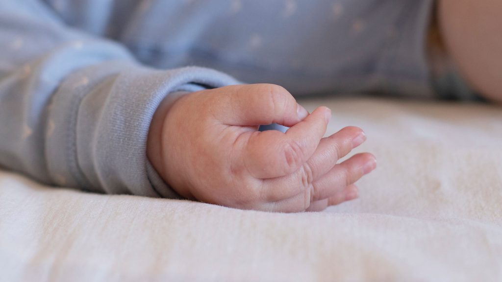 Θεσσαλονίκη: Χειροπέδες σε 20χρονη αλλοδαπή και 48χρονο δικηγόρο που δήλωσαν ψευδή στοιχεία βρέφους