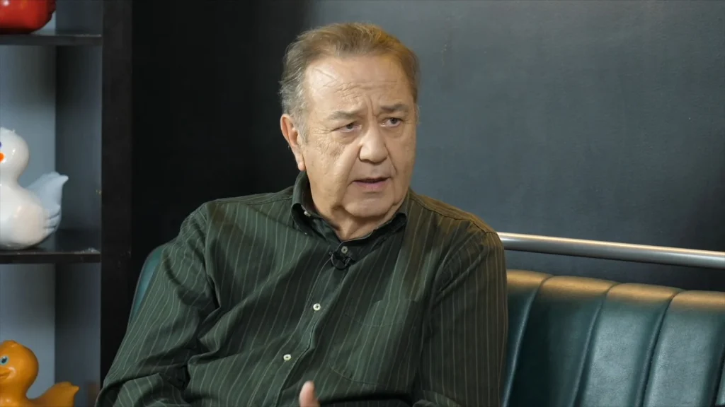 Η εξομολόγηση του Τάσου Κωστή για τον καρκίνο: «Πήγαινα στο θέατρο με το σωληνάκι» (βίντεο)