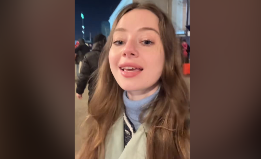 Ρωσίδα «βάζει» τα γυαλιά στη Δύση: «Δείτε πώς είμαστε εμείς και κοιτάξτε μετά τα δικά σας χάλια» (βίντεο)