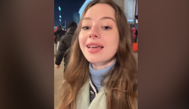 Ρωσίδα «βάζει» τα γυαλιά στη Δύση: «Δείτε πώς είμαστε εμείς και κοιτάξτε μετά τα δικά σας χάλια» (βίντεο)