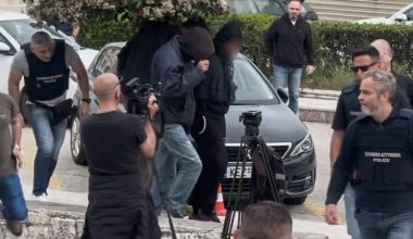 Οδηγούνται στις φυλακές Κορυδαλλού οι τρεις κατηγορούμενοι για την υπόθεση θανάτου της 19χρονης Μυρτούς