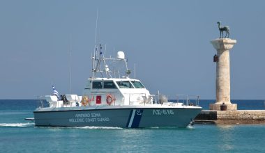 Ρόδος: Απόβαση αλλοδαπών σε παραλία του νησιού – Ανενόχλητοι βγήκαν από τις βάρκες