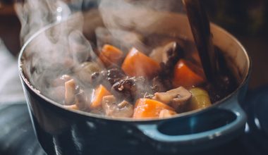 YouTuber συντηρεί την ίδια σούπα στο ίδιο καζάνι για 356 συνεχόμενες ημέρες!