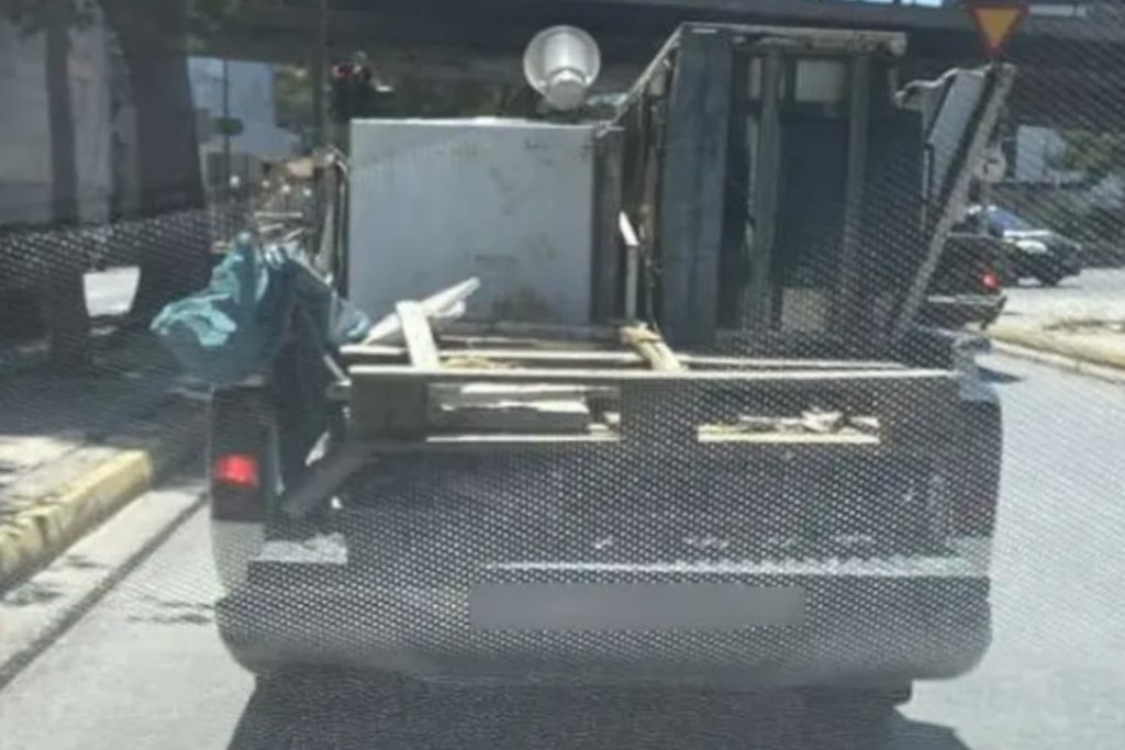 Χειροπέδες σε 45χρονο στον Κολωνό: Είχε μετατρέψει οικόπεδο σε σκουπιδότοπο (φωτο)