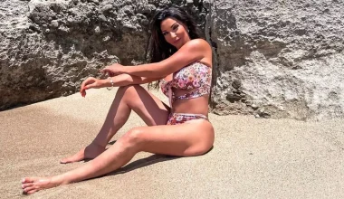 Π.Μαλλιωτάκη: Πόζαρε με μπικίνι σε παραλία και «ανέβασε» την θερμοκρασία (φωτο)
